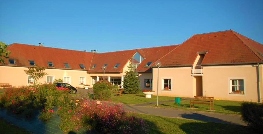 Le Champ de l’Ormeau un Ehpad exploité par Domidep à Rouillon